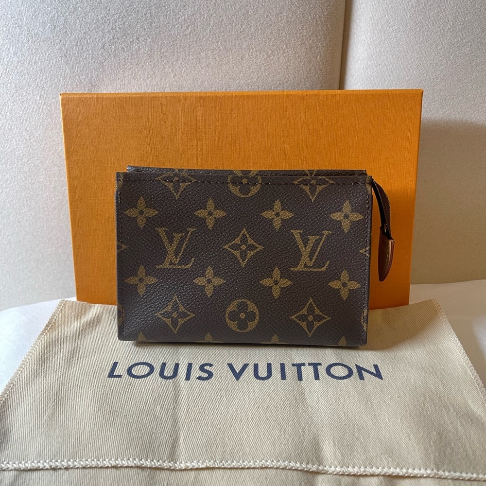❌SOLD❌ Louis Vuitton Toiletry 15